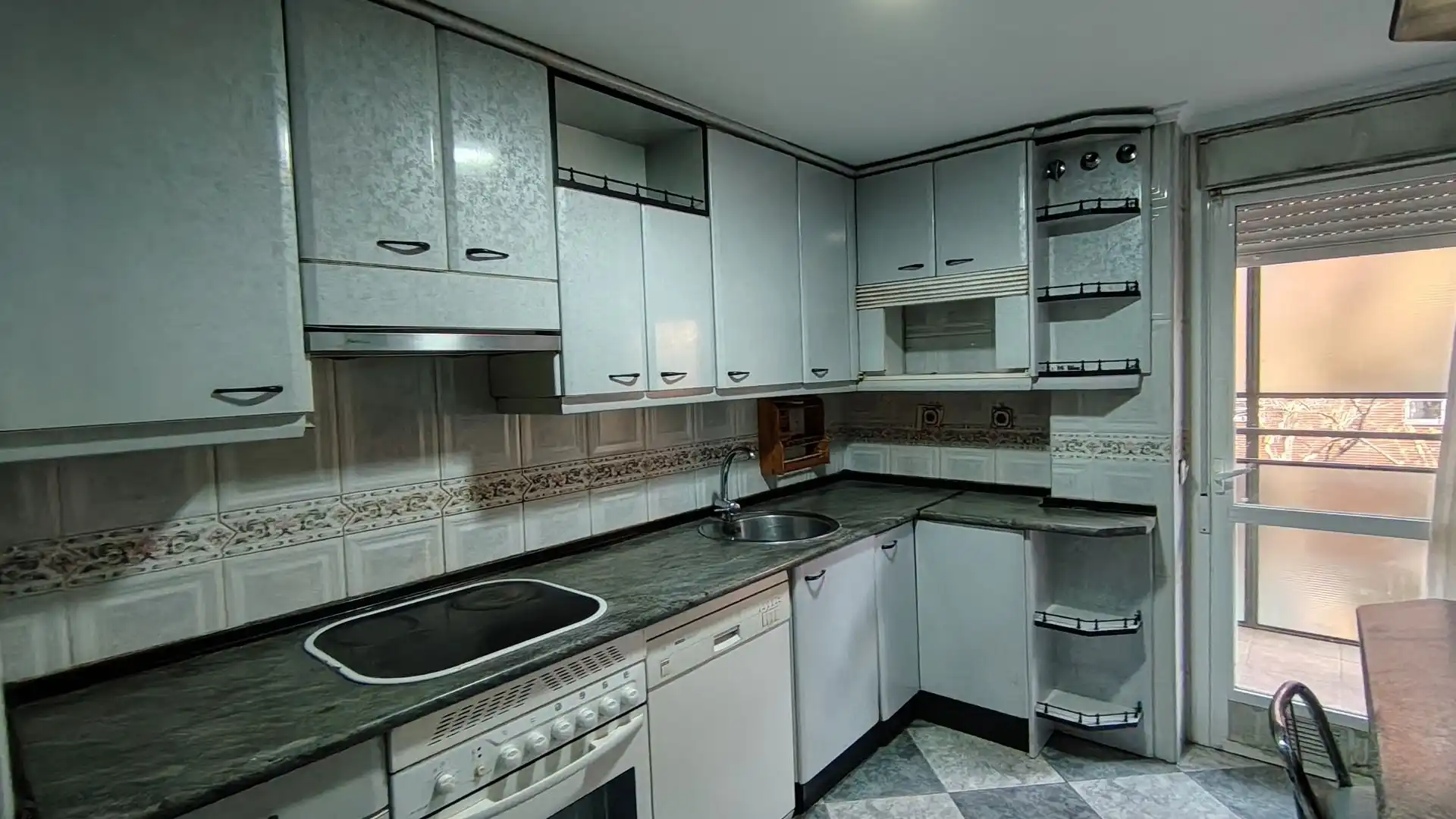Kitchen of Flat for sale in Torrejón de Ardoz  with Heating, Terrace and Storage room