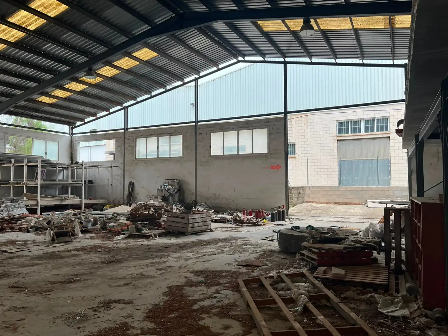 Vista exterior de Nau industrial en venda en El Real de Gandia