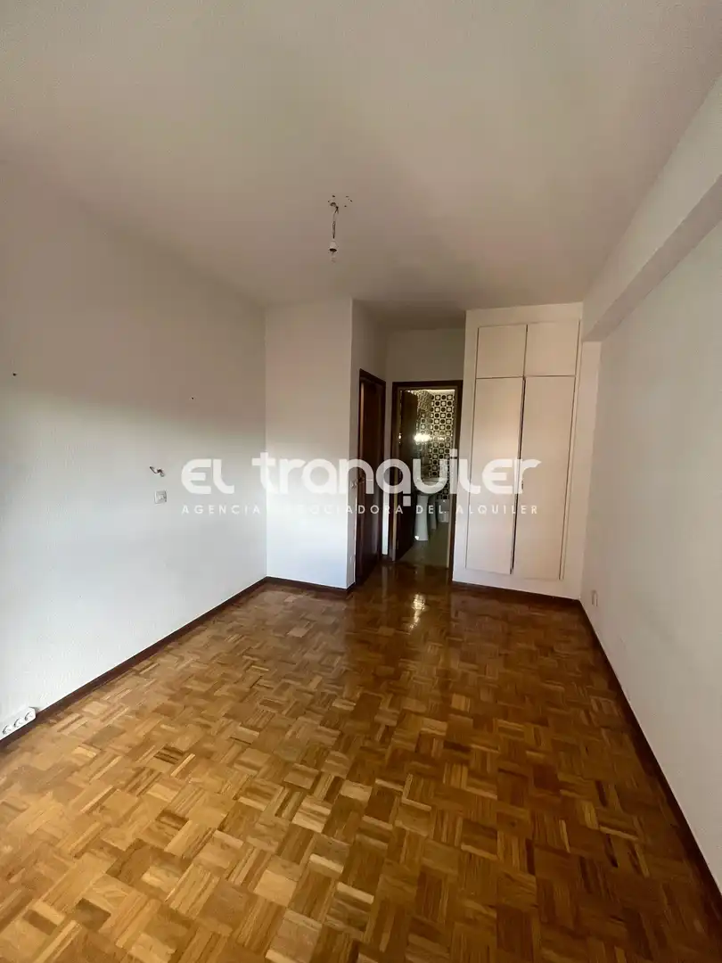 Bedroom of Flat for rent in Madrid  with Parquet flooring, Terrace and Washing machine
