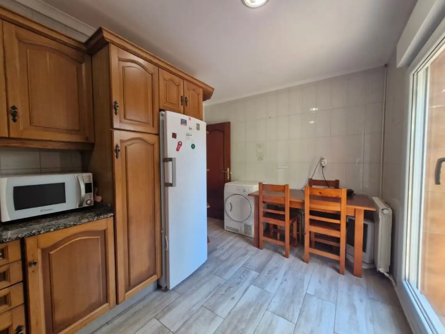 Cuina de Casa o xalet en venda en Los Corrales de Buelna  amb Calefacció, Jardí privat i Terrassa