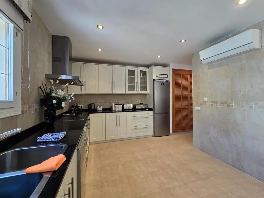 Villa con piscina in vendita a Avenida CAVALL BERNAT 9, imagen 9