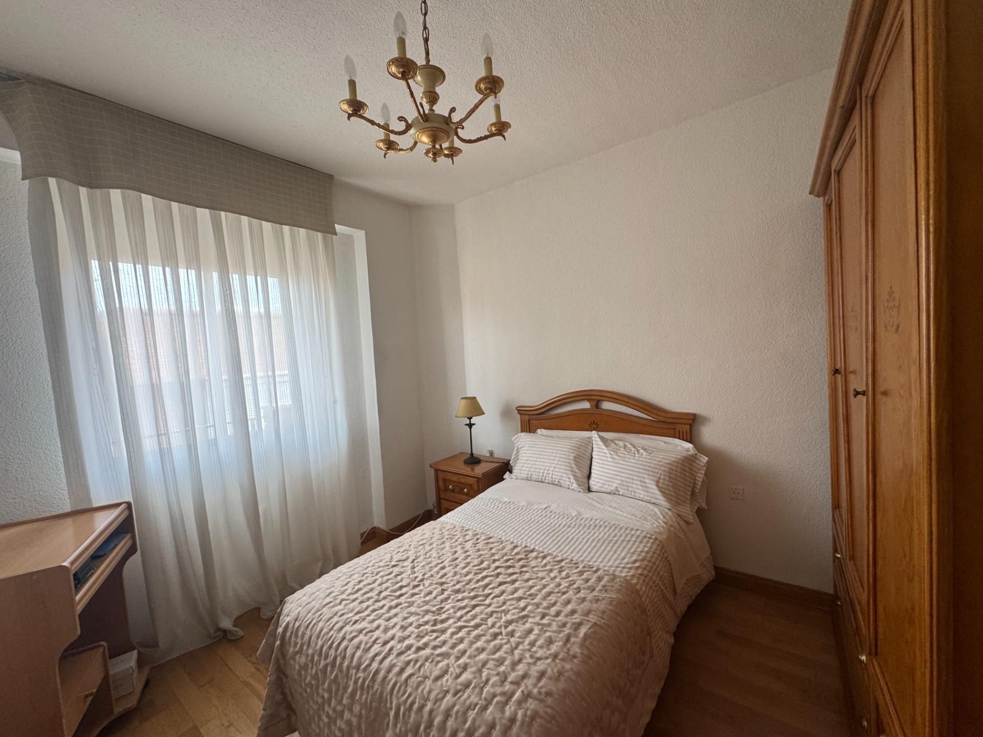 Habitación de Piso en venta en  Madrid Capital con Calefacción y Terraza