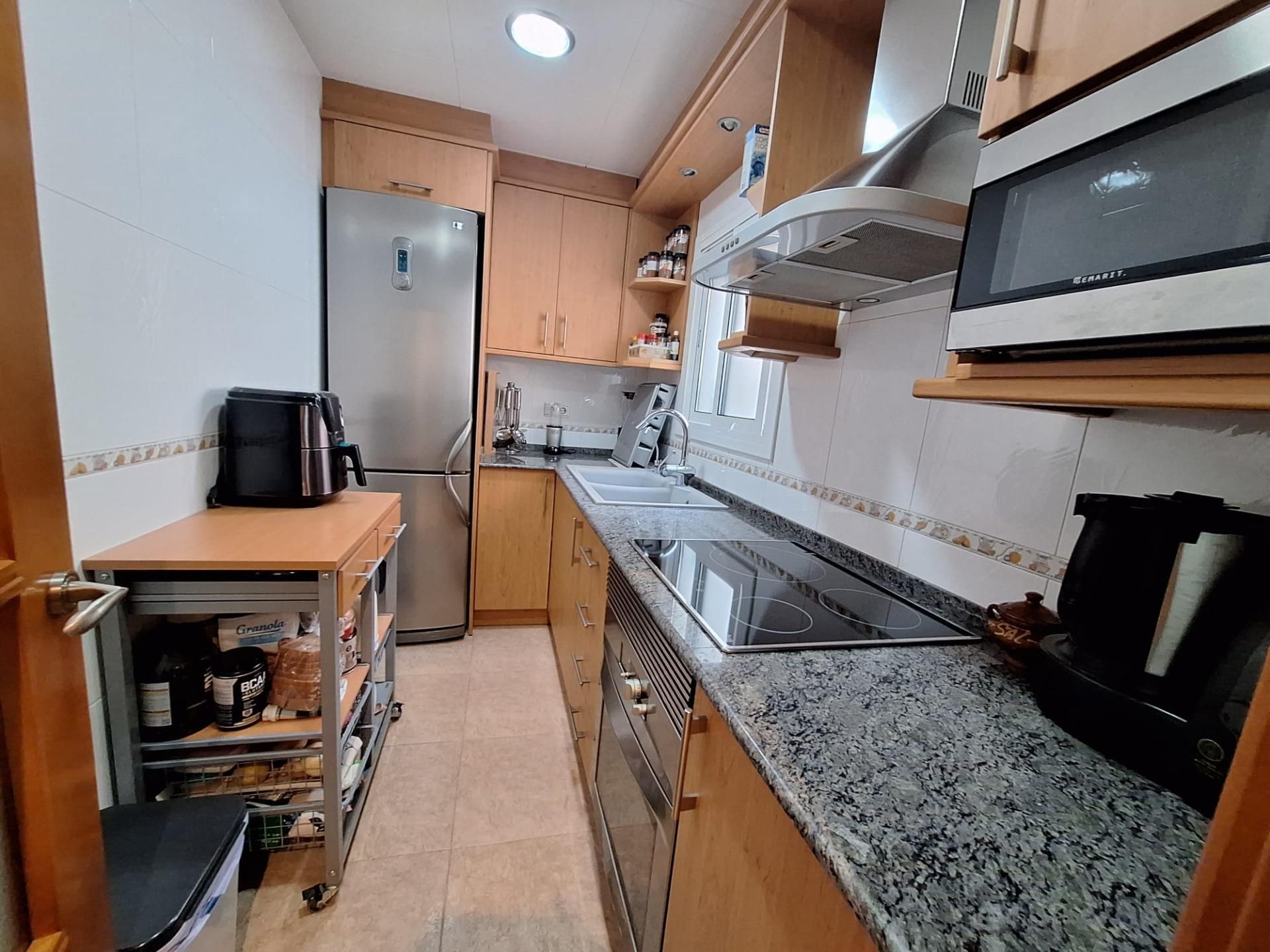 Cuina de Pis en venda en Castellar del Vallès amb Aire condicionat, Calefacció i Jardí privat