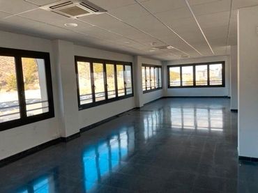 Büro mit Aufzug zur Miete in Instituts - Universitat