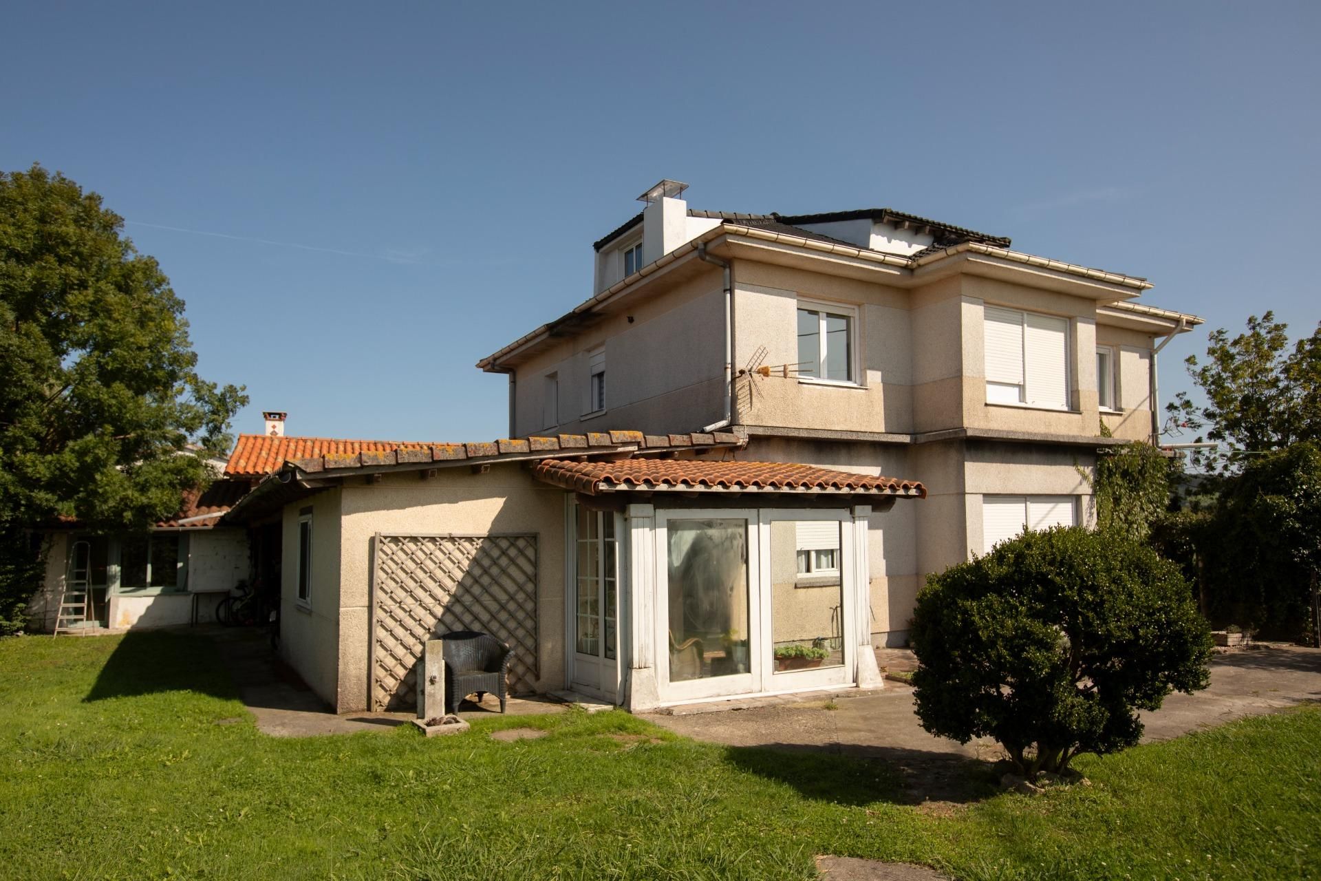 Vista exterior de Casa o xalet en venda en Ribamontán al Mar amb Jardí privat i Traster