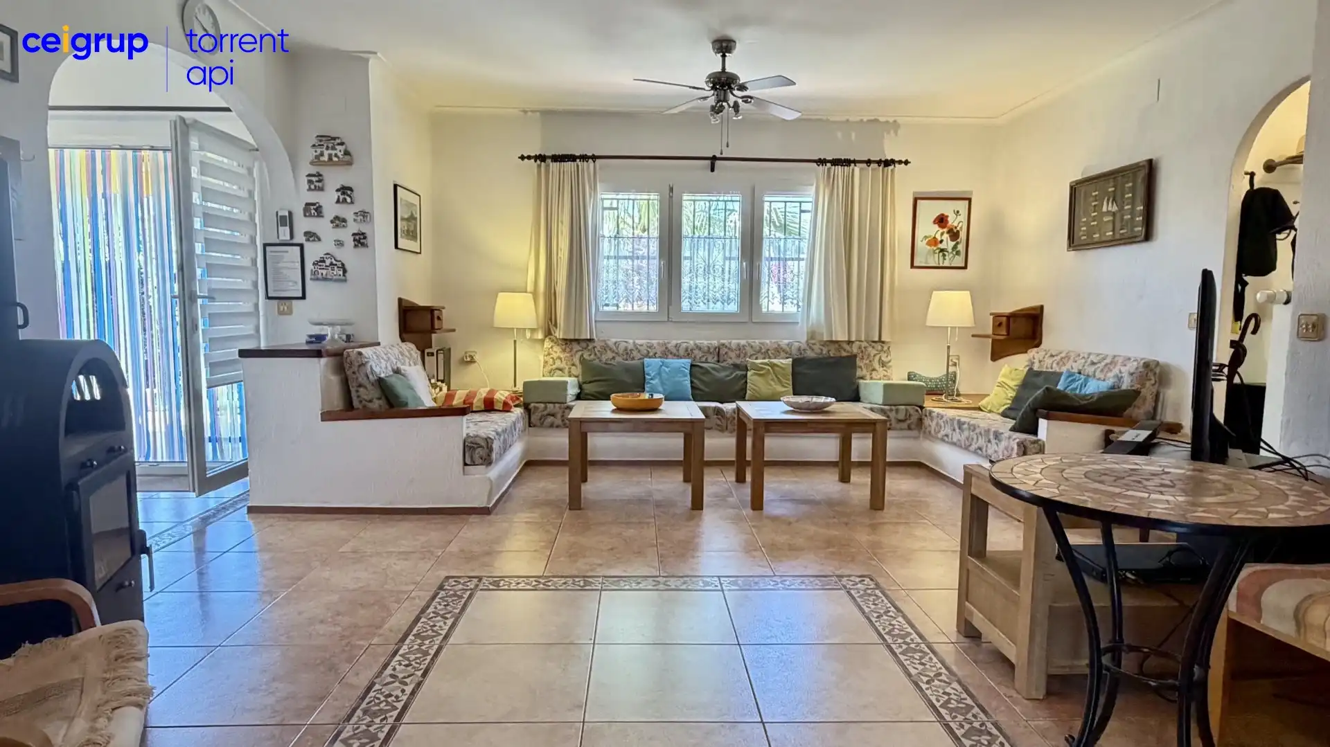 Sala de estar de Casa adosada en venta en L'Estartit con Aire acondicionado, Calefacción y Terraza