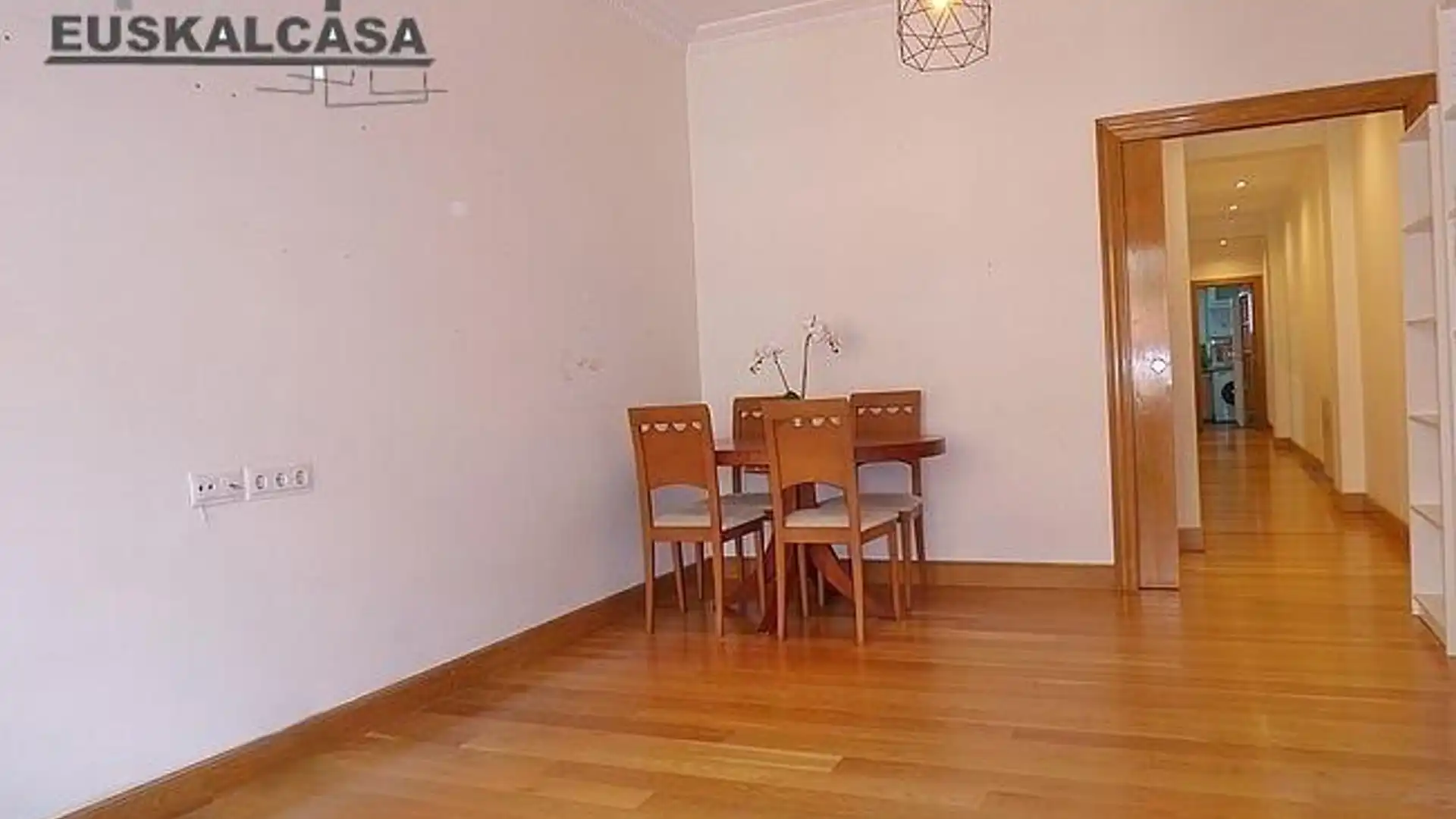 Comedor de Piso en venta en Bilbao  con Terraza y Amueblado