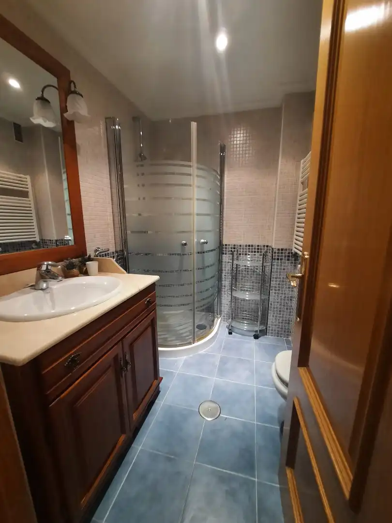 Badezimmer von Wohnung zur Miete in Badajoz mit Klimaanlage und Heizung