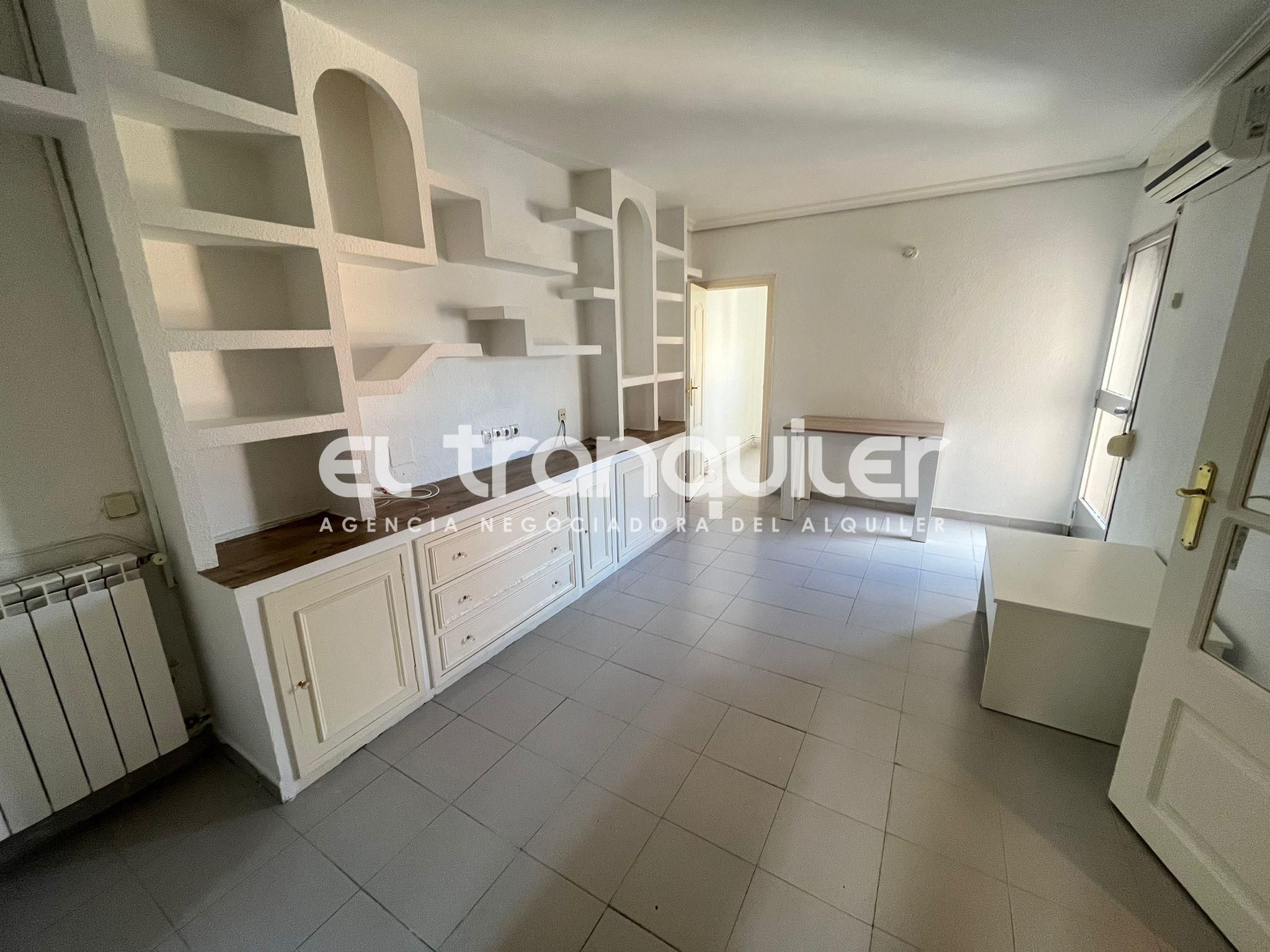 Sala d'estar de Pis de lloguer en  Madrid Capital amb Aire condicionat, Terrassa i Rentadora