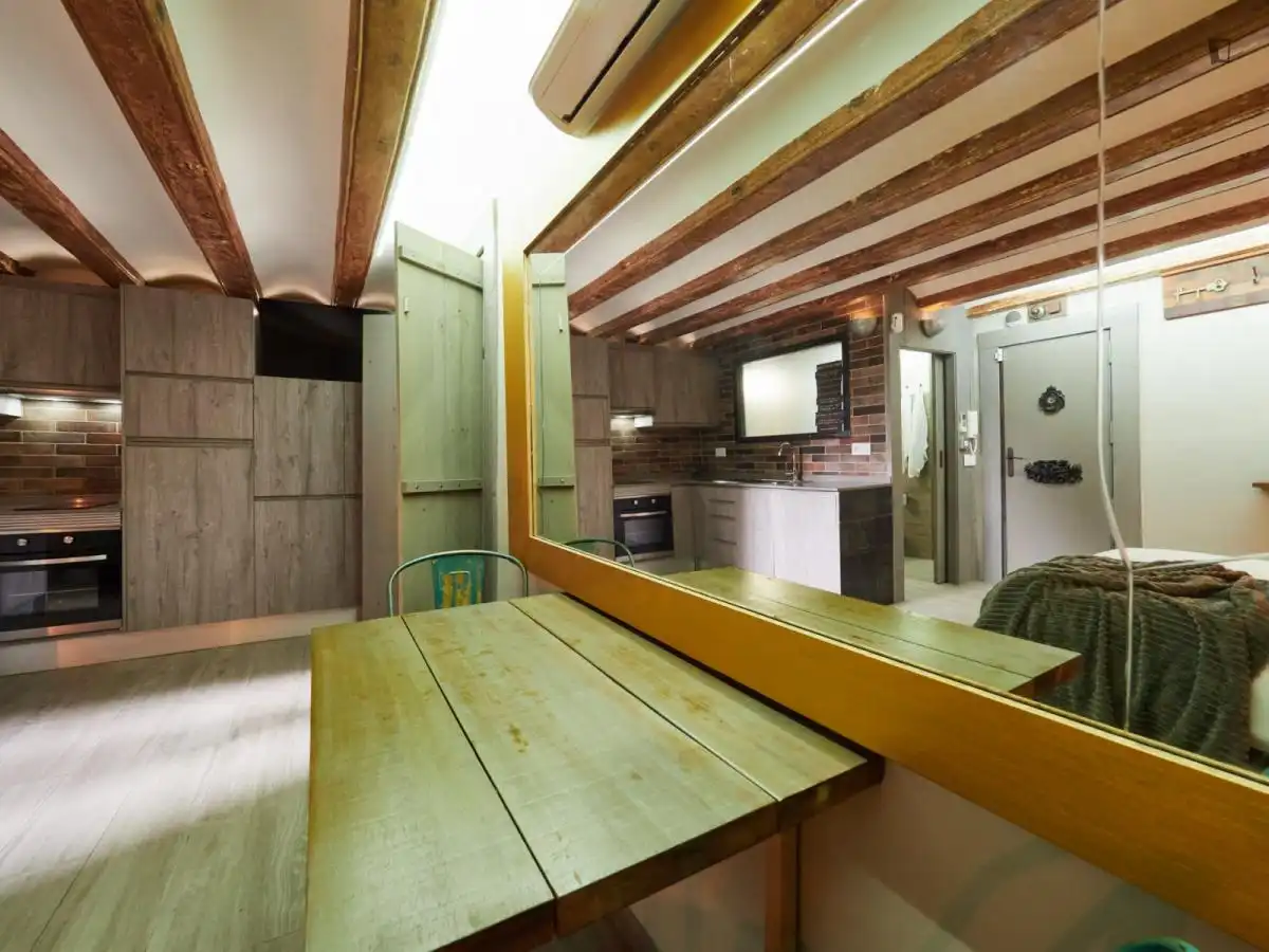 Estudio de alquiler en El Raval