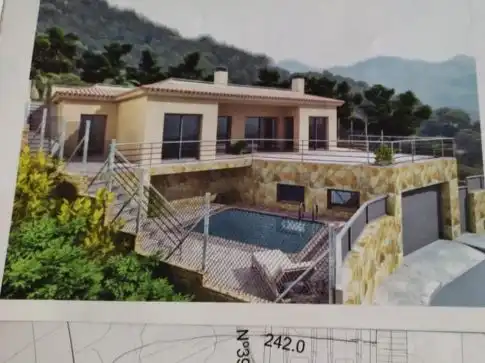 Terreny residencial en venda a avinguda dels osells 47