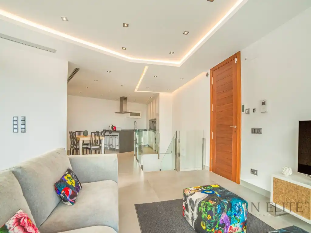 Sala d'estar de Dúplex en venda en Benidorm amb Aire condicionat i Piscina