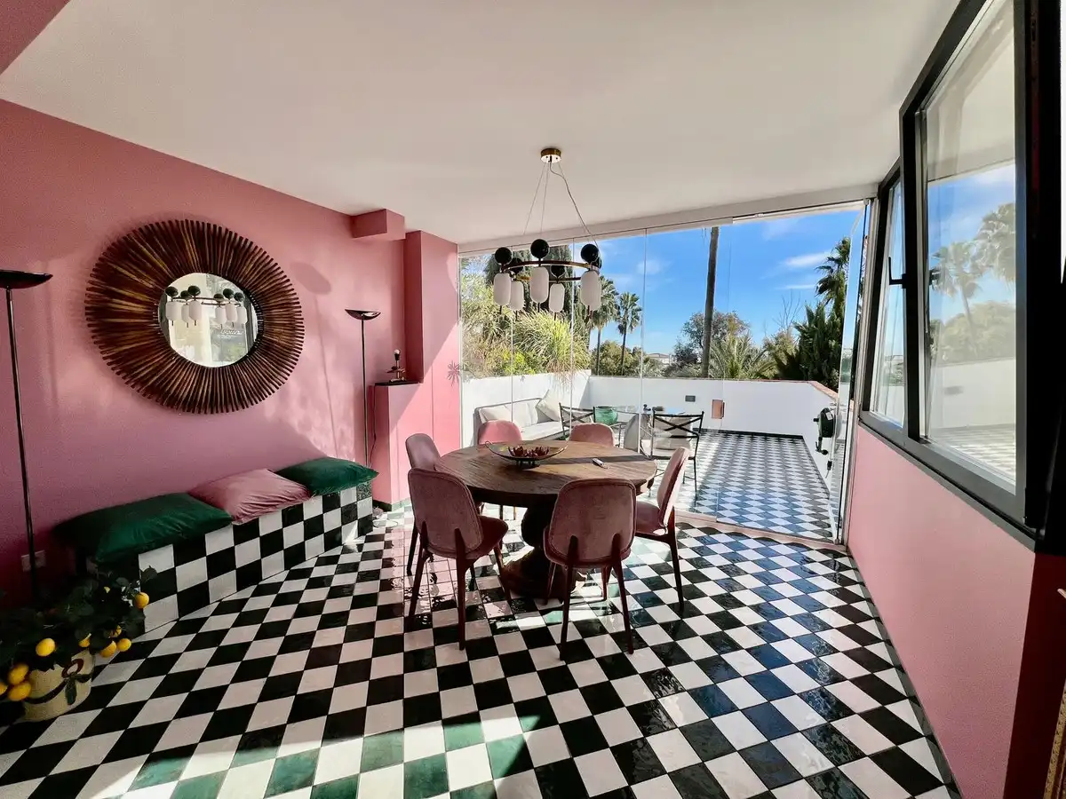 Menjador de Apartament de lloguer en Marbella amb Aire condicionat, Calefacció i Moblat