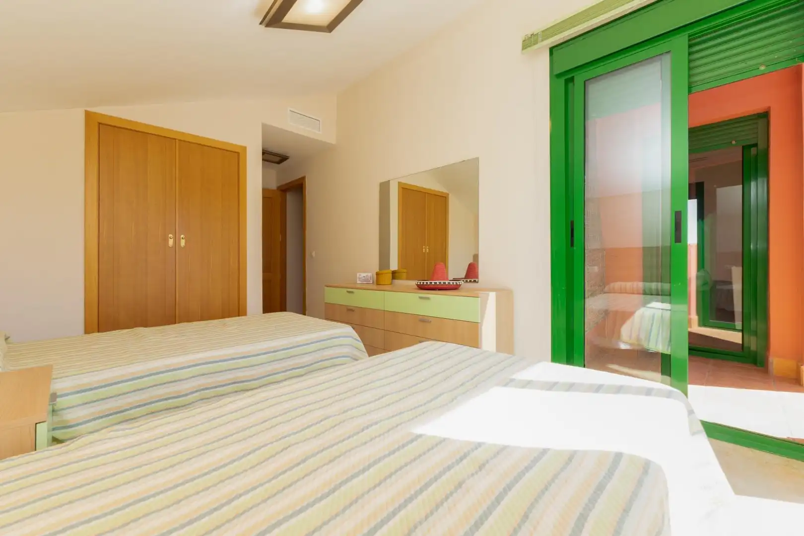 Habitación de Dúplex en venta en Fuengirola con Terraza, Trastero y Piscina comunitaria