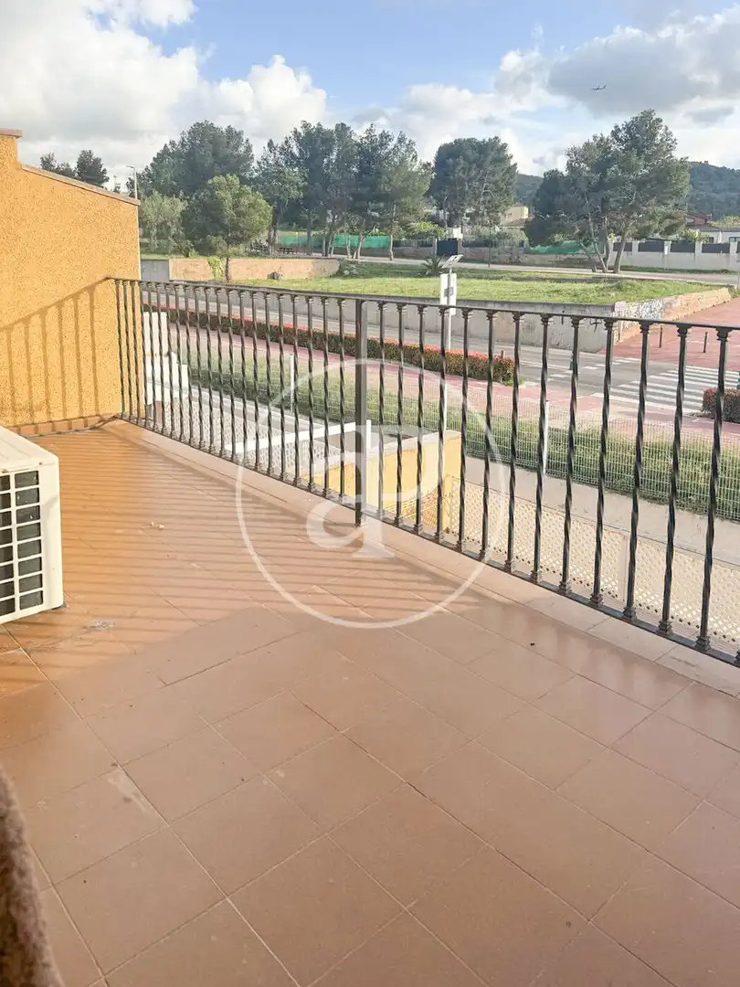 Casa adosada en venda a Riba-roja de Túria