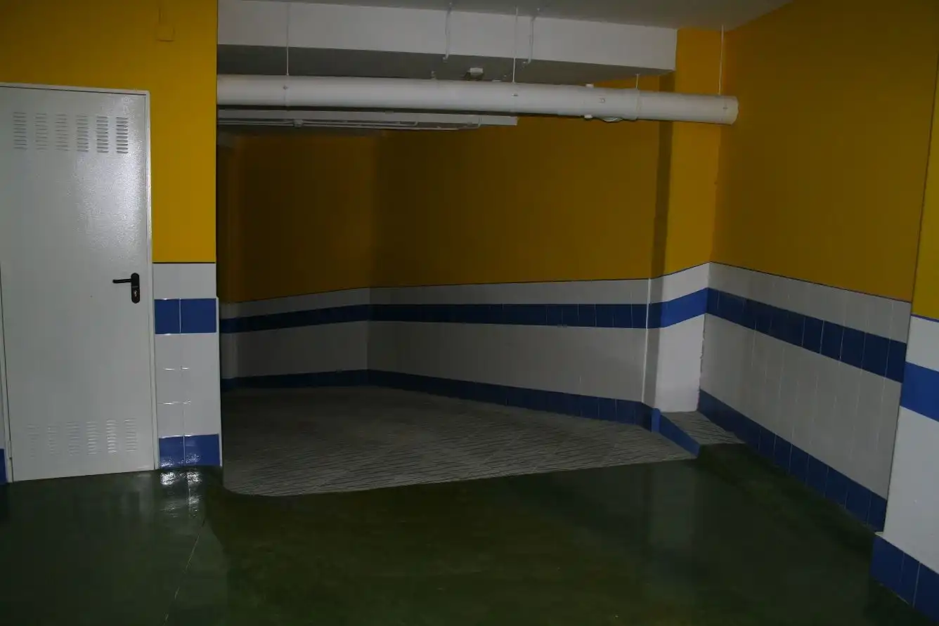 Garage zur Miete in Oviedo 