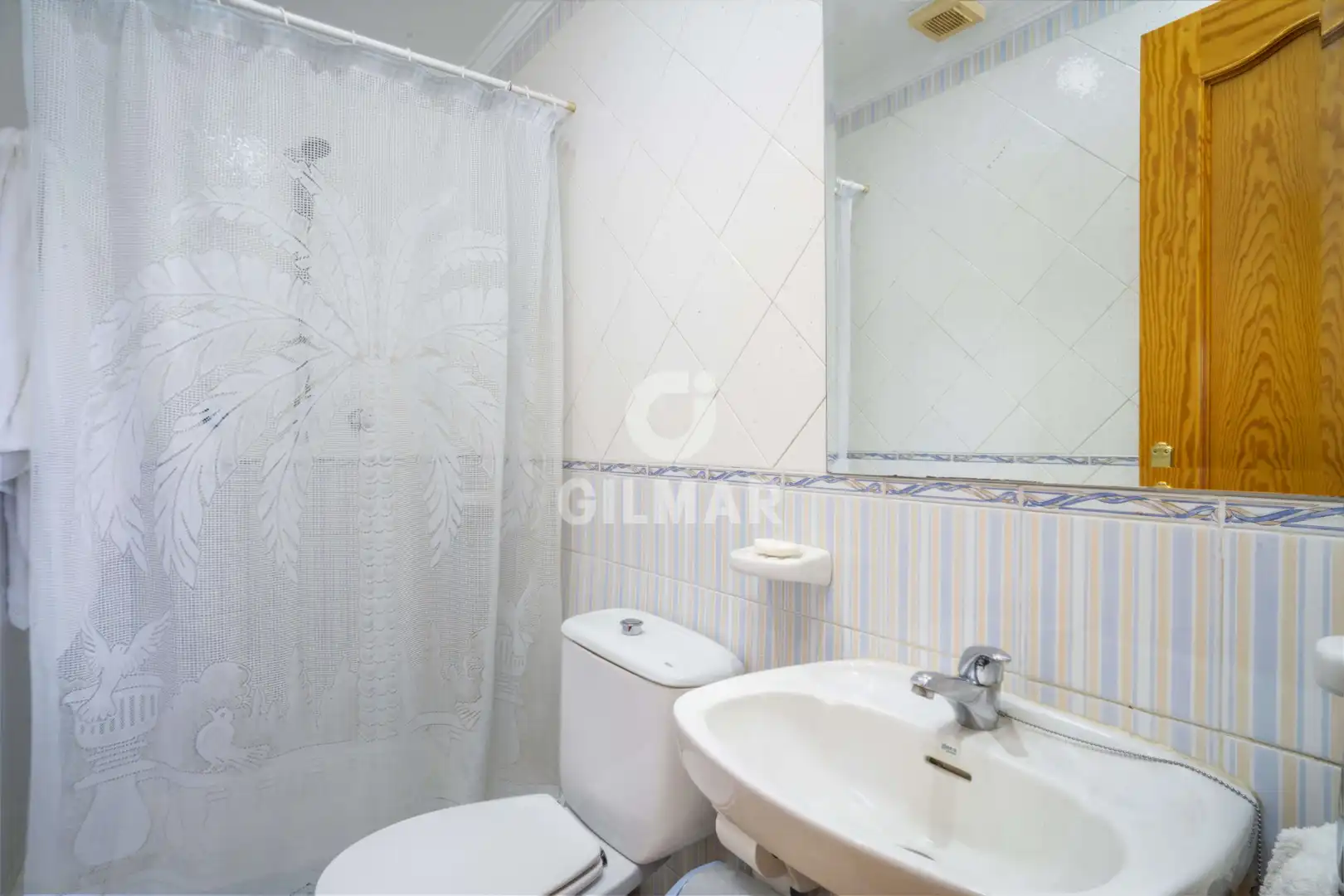 Bany de Casa o xalet en venda en Estepona amb Jardí privat i Piscina