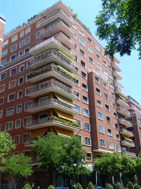 Außenansicht von Wohnung zum Verkauf in Madrid mit Heizung, Parkett und Terrasse