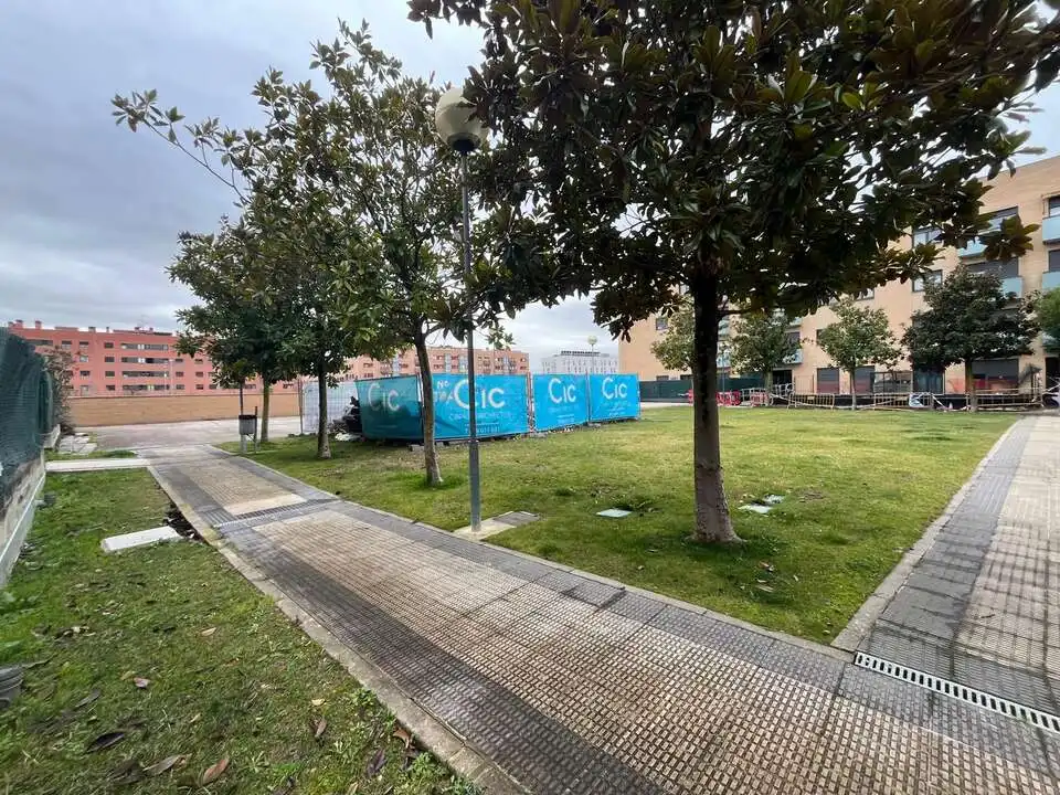 Piso en venta en  Pamplona / Iruña con Calefacción, Jardín privado y Trastero