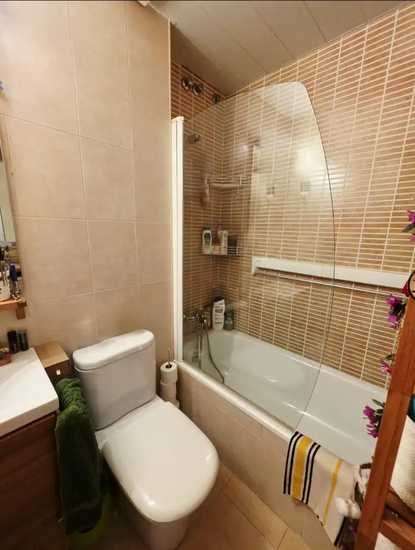 Badezimmer von Wohnung zum Verkauf in Badalona mit Klimaanlage, Heizung und Terrasse