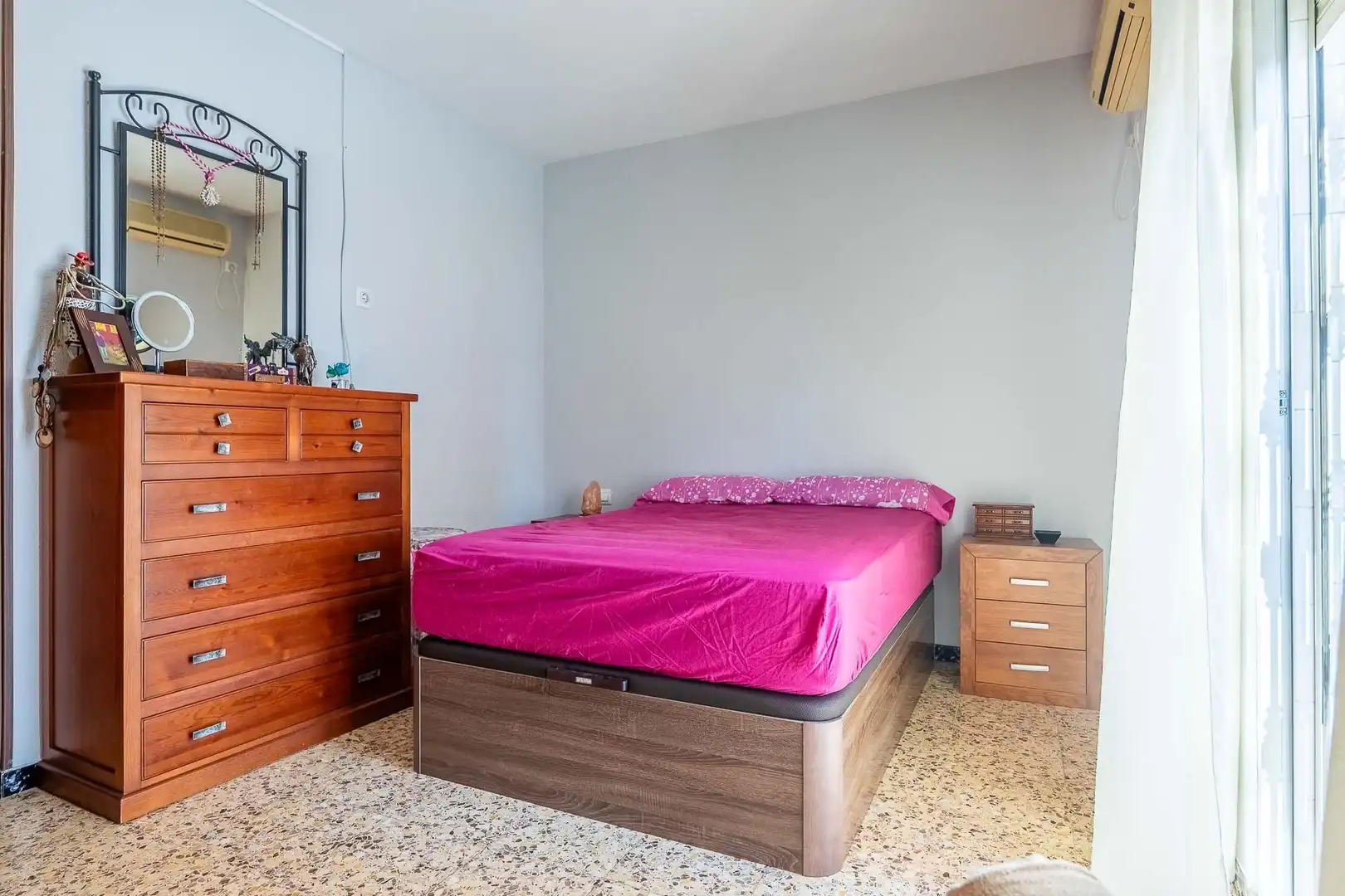 Dormitori de Casa o xalet en venda en Sevilla amb Aire condicionat, Terrassa i Traster