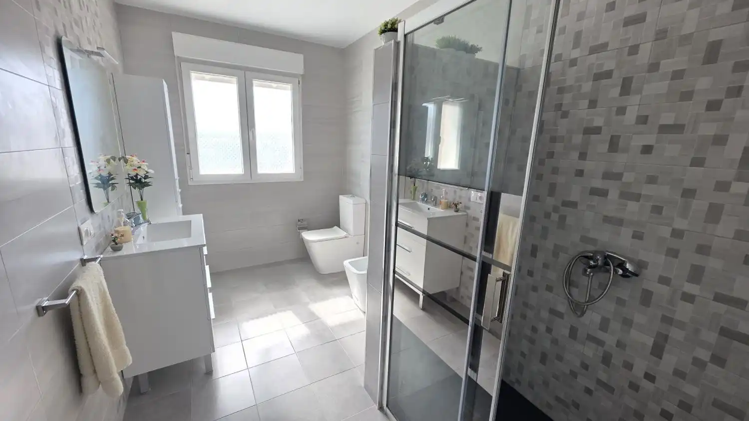 Bathroom of Flat for rent in Las Gabias  with Terrace and Furnished