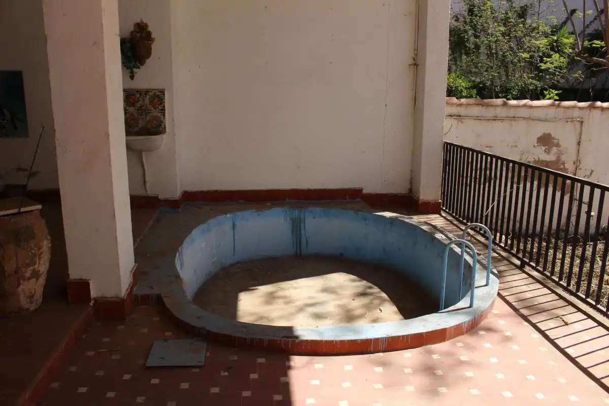 Schwimmbecken von Garage zum Verkauf in Segorbe