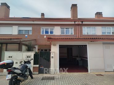 Casa a schiera con giardino in vendita a Calle Sansón Carrasco 9