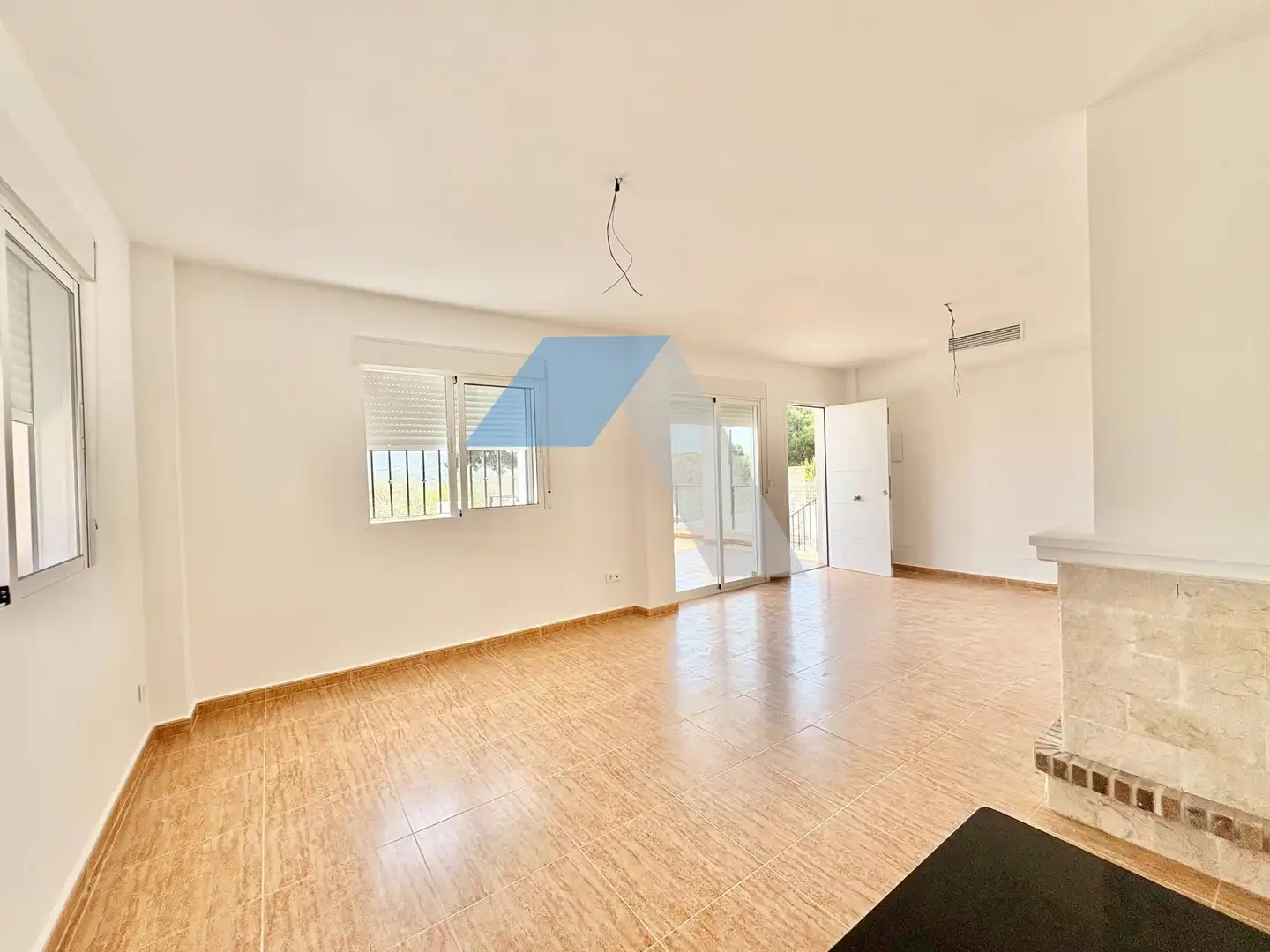 Sala d'estar de Casa o xalet en venda en Castalla amb Jardí privat, Terrassa i Piscina comunitària