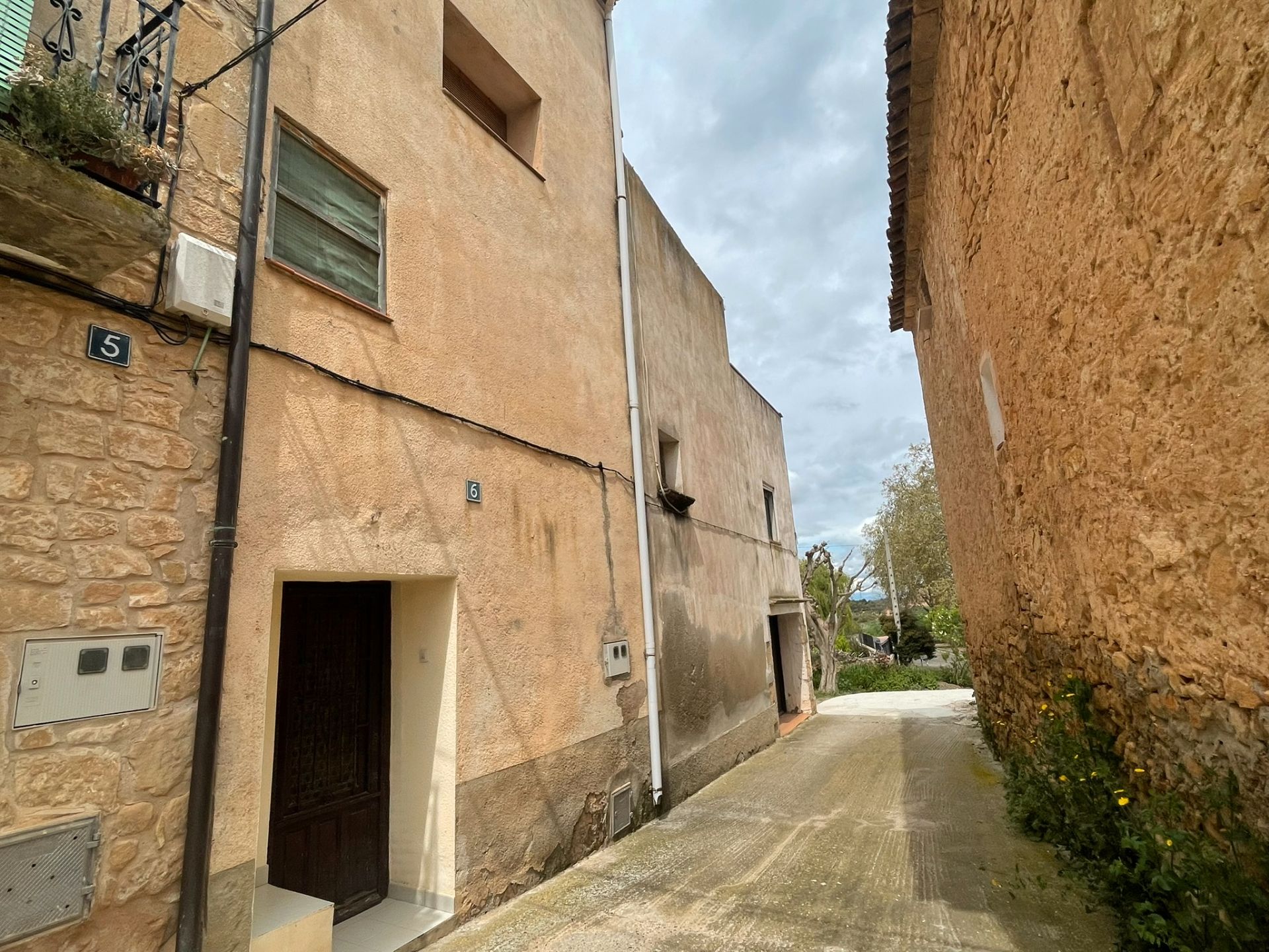 Vista exterior de Casa o xalet en venda en La Pobla de Cérvoles amb Calefacció, Terrassa i Moblat