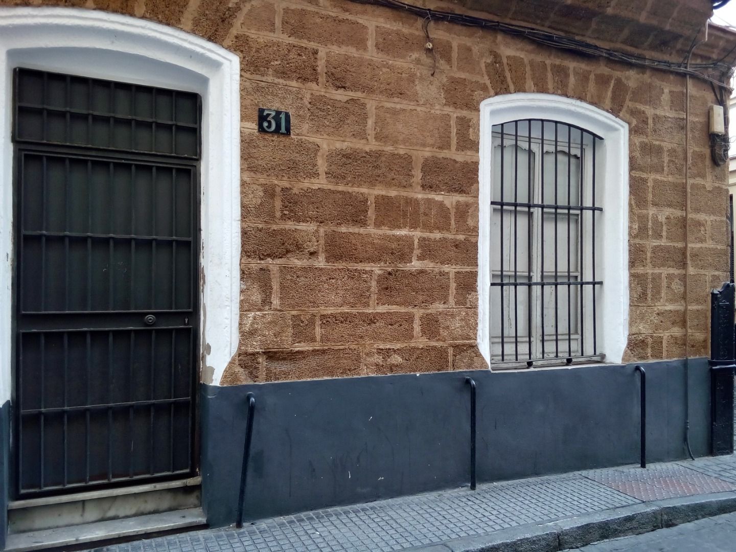 Vista exterior de Local en venta en  Cádiz Capital