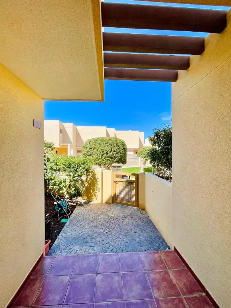 Vista exterior de Casa adosada en venta en Granadilla de Abona con Aire acondicionado, Jardín privado y Terraza