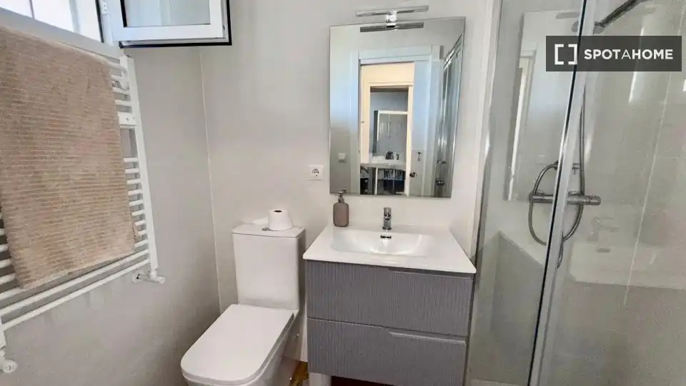 Baño de Piso de alquiler en Madrid con Aire acondicionado, Calefacción y Amueblado