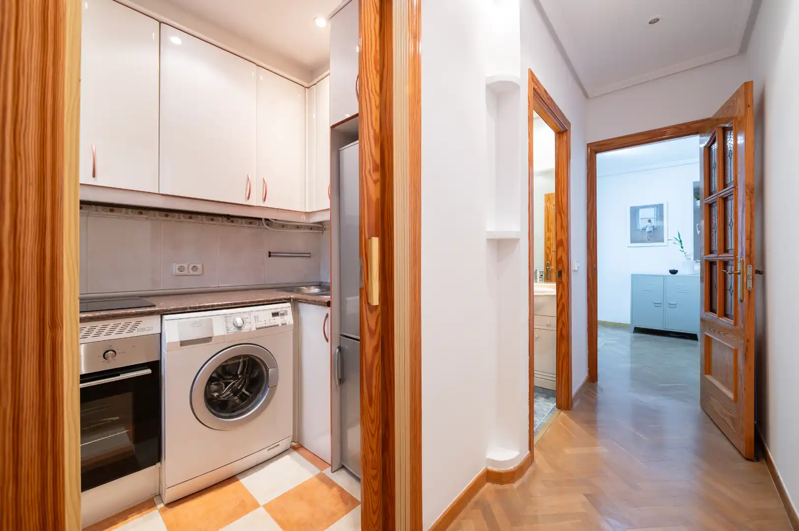 Kitchen of Flat for rent in Madrid  with Air Conditioner, Heating and Parquet flooring