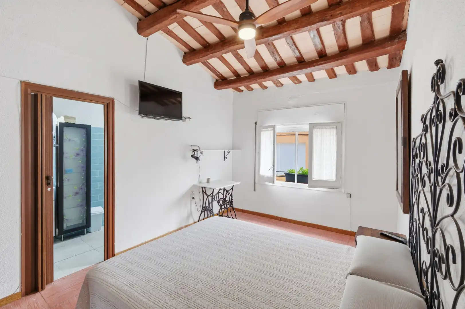Habitación de Casa adosada en venta en Riudarenes con Aire acondicionado, Calefacción y Jardín privado