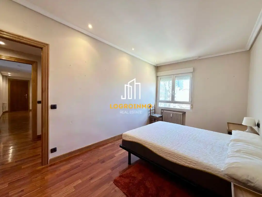 Bedroom of Flat for rent in  Logroño  with Air Conditioner, Heating and Terrace
