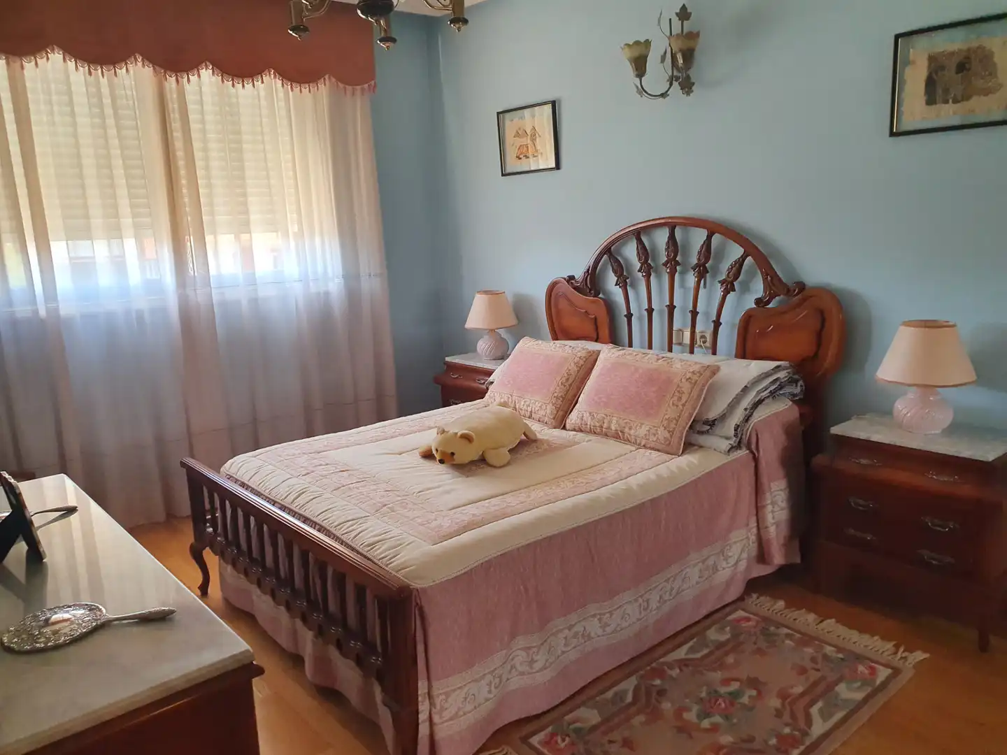Dormitori de Casa o xalet en venda en León Capital  amb Calefacció, Jardí privat i Forn