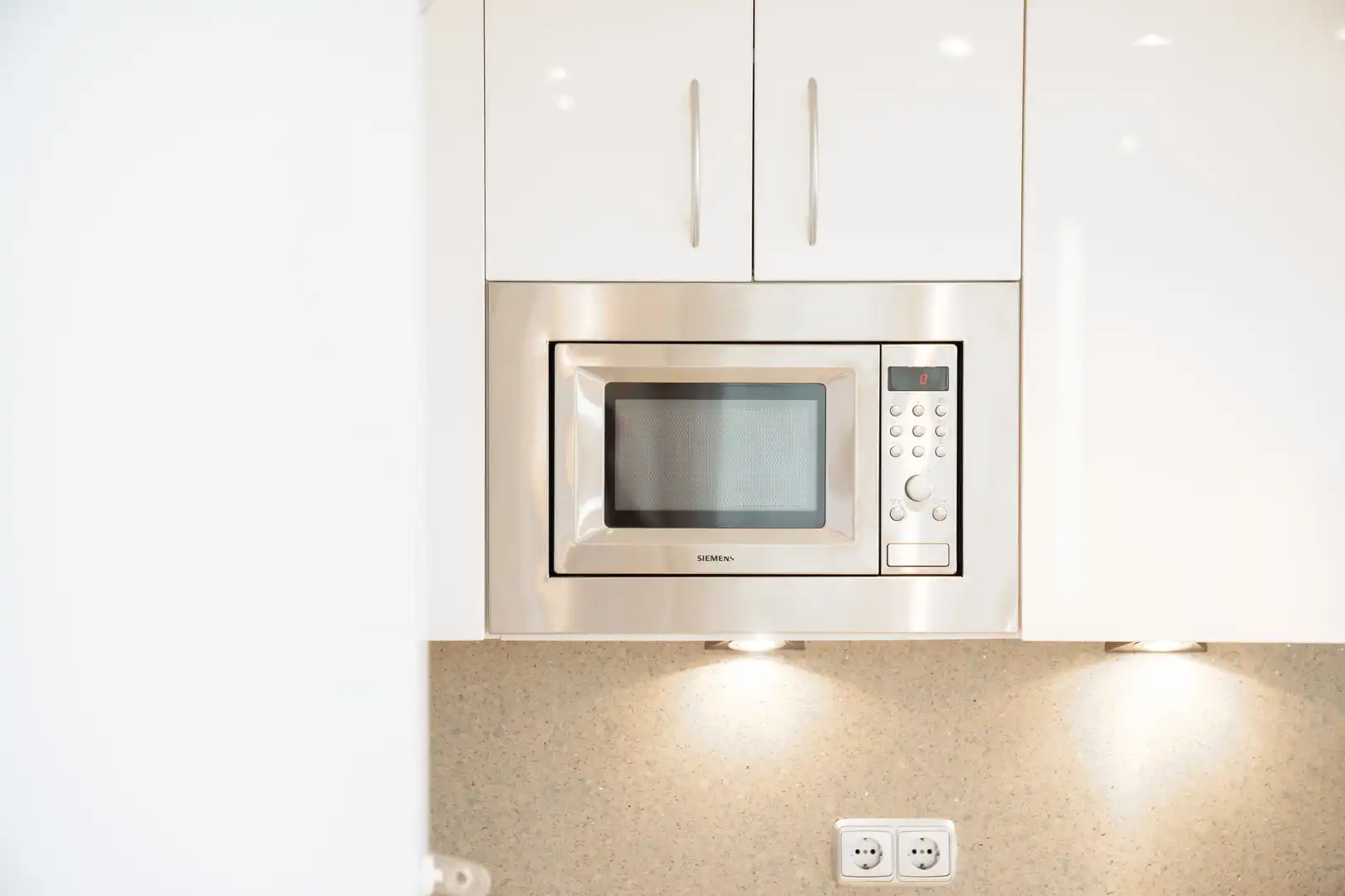 Küche von Wohnung zur Miete in Benahavís mit Klimaanlage, Privatgarten und Terrasse