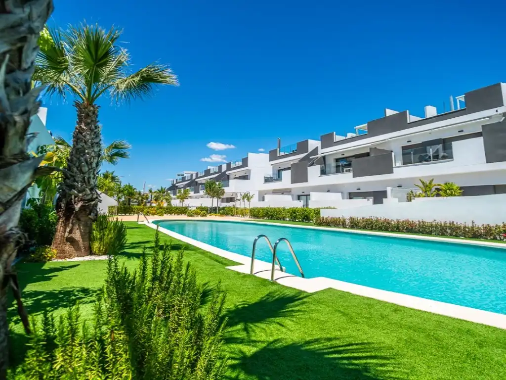 Apartamento con piscina en venta en Calle Zv 54