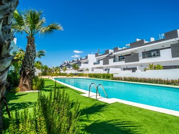 Apartament amb piscina en venda a Calle Zv 54