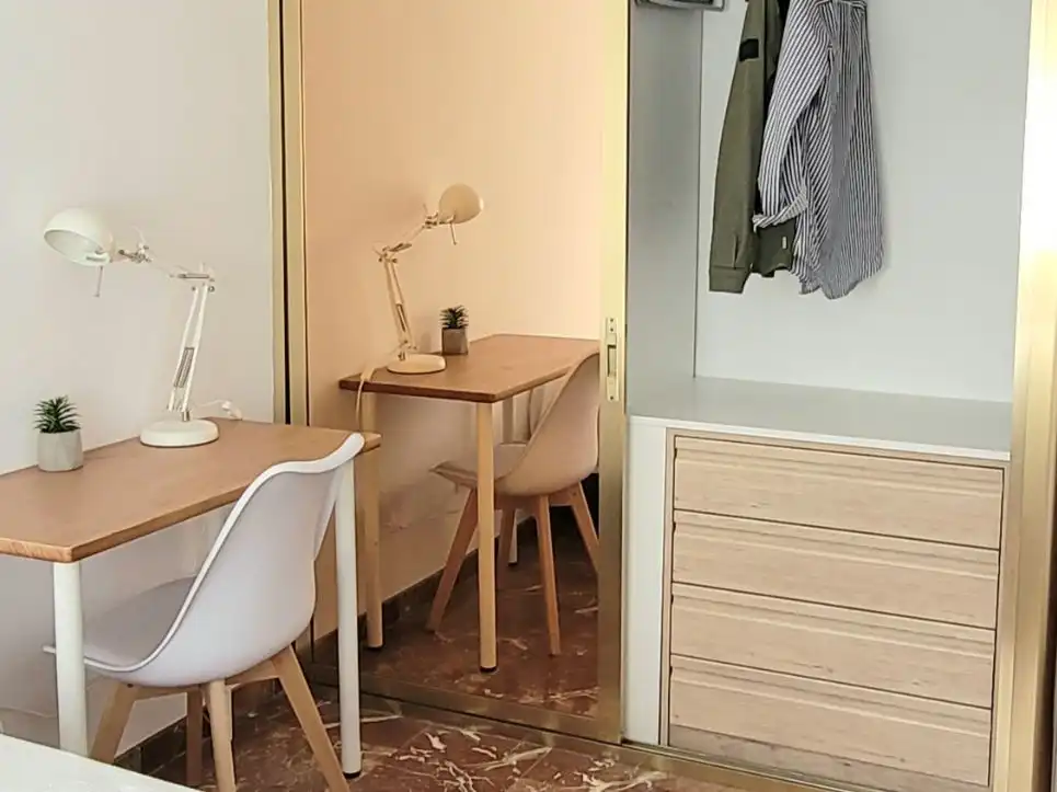 Room in Avenida de Sánchez Pizjuán, 15, El Torrejón - El Cerezo