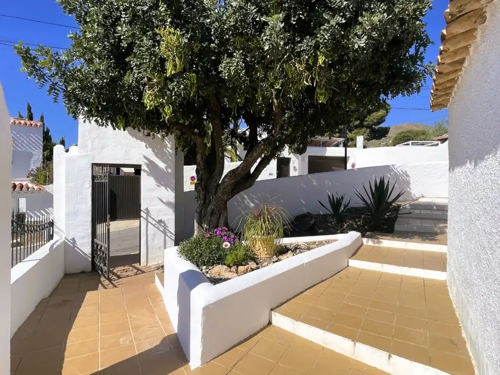 Vista exterior de Casa o xalet en venda en Mojácar amb Aire condicionat, Jardí privat i Terrassa