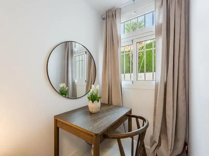 Habitación de Planta baja en venta en Marbella con Aire acondicionado, Terraza y Piscina