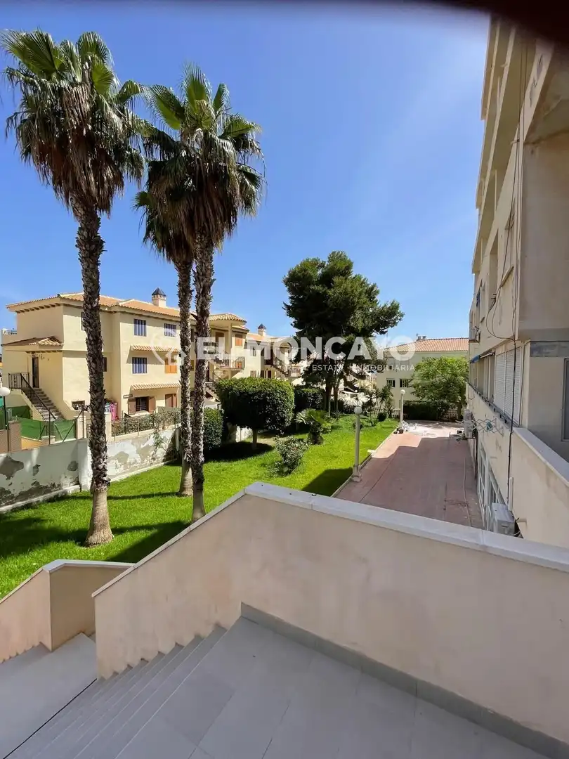 Außenansicht von Wohnungen zum Verkauf in Torrevieja mit Terrasse, Möbliert und Gemeinschaftspool