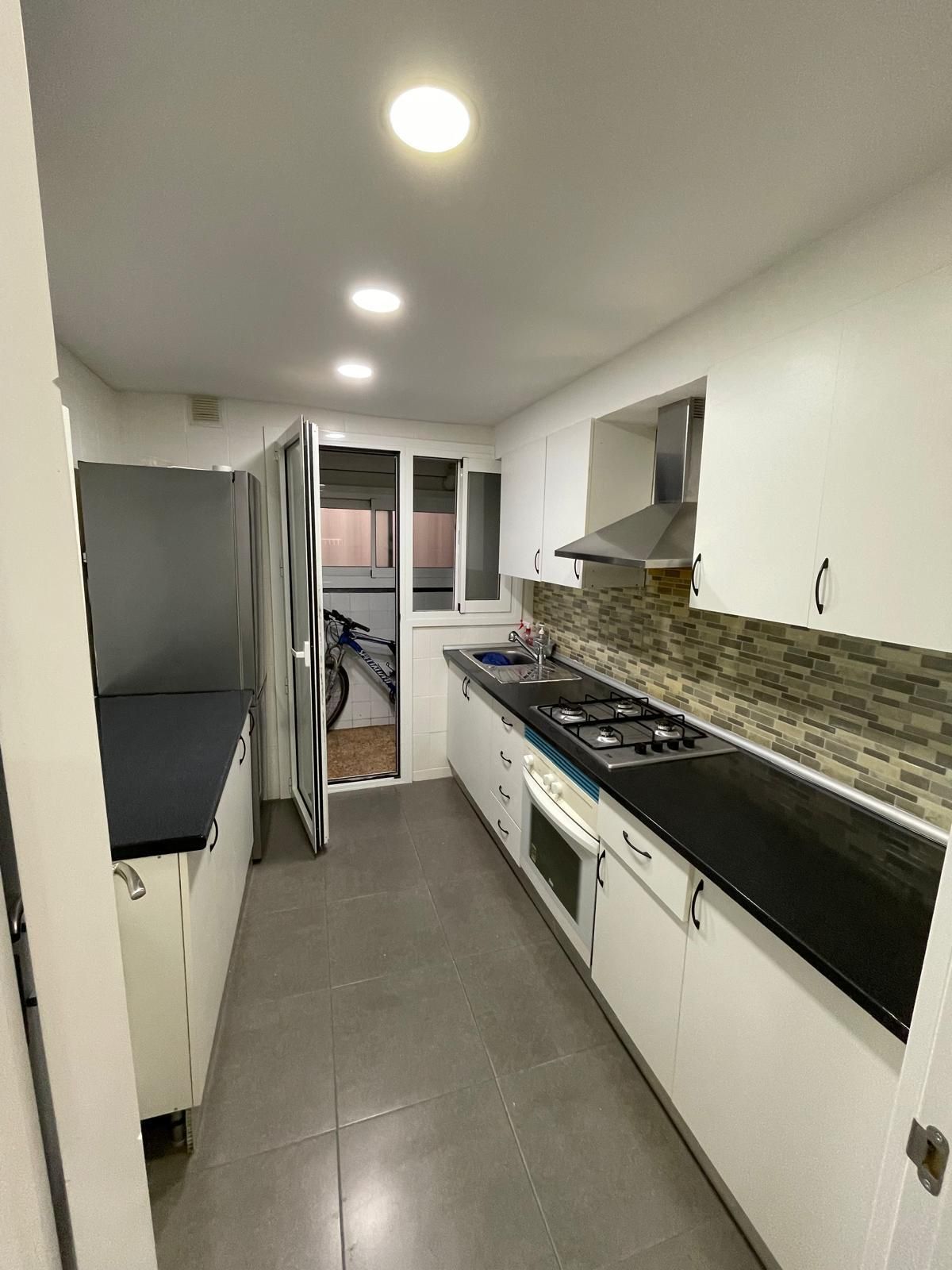 Kitchen of Apartment for sale in L'Hospitalet de Llobregat  with Air Conditioner and Heating