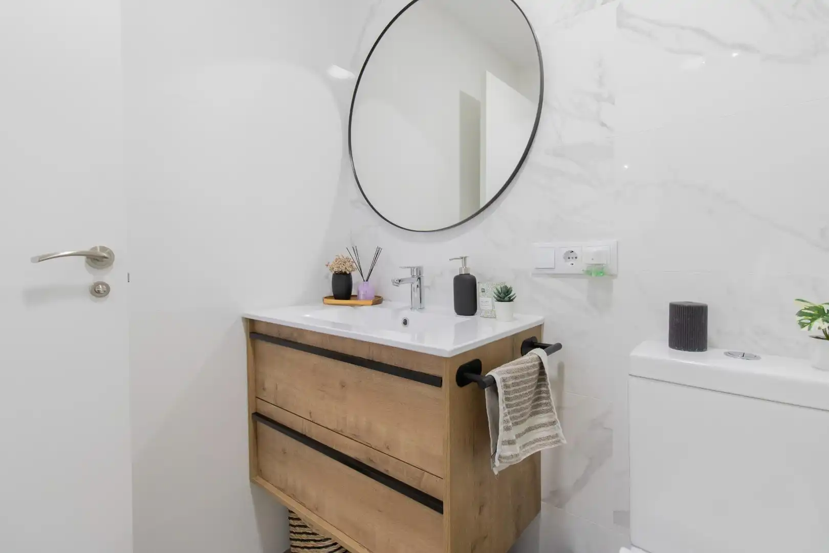 Bathroom of Attic for sale in Rafelbuñol / Rafelbunyol  with Air Conditioner, Terrace and Storage room