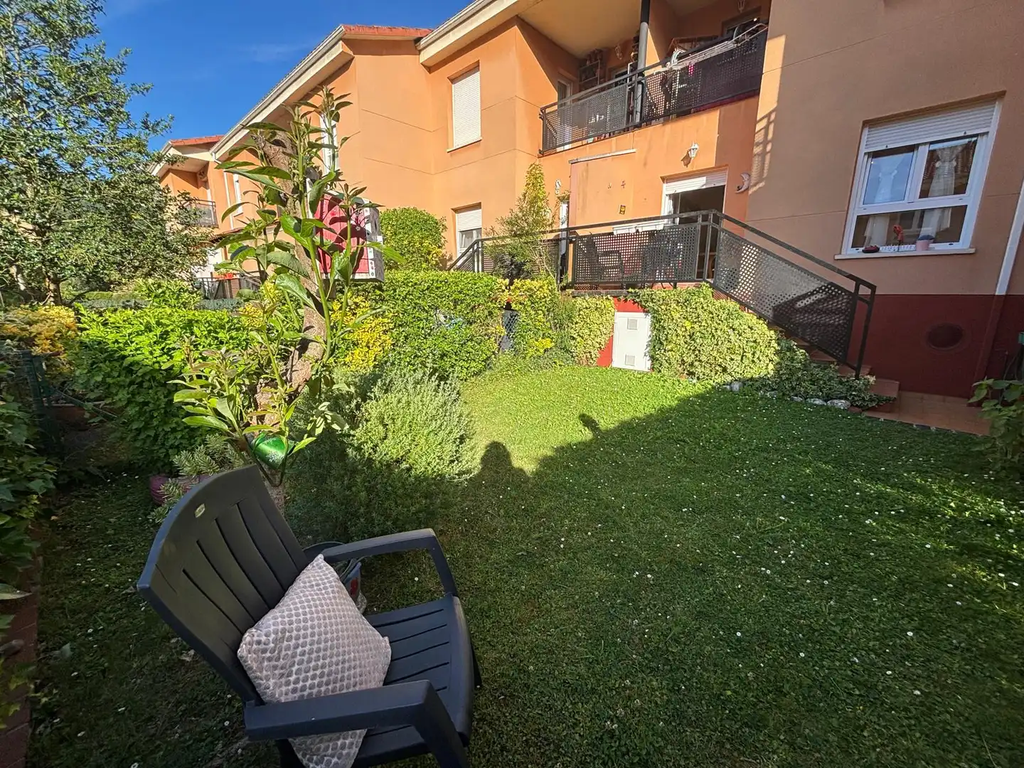 Terrassa de Casa adosada en venda en Morcín amb Calefacció, Jardí privat i Parquet