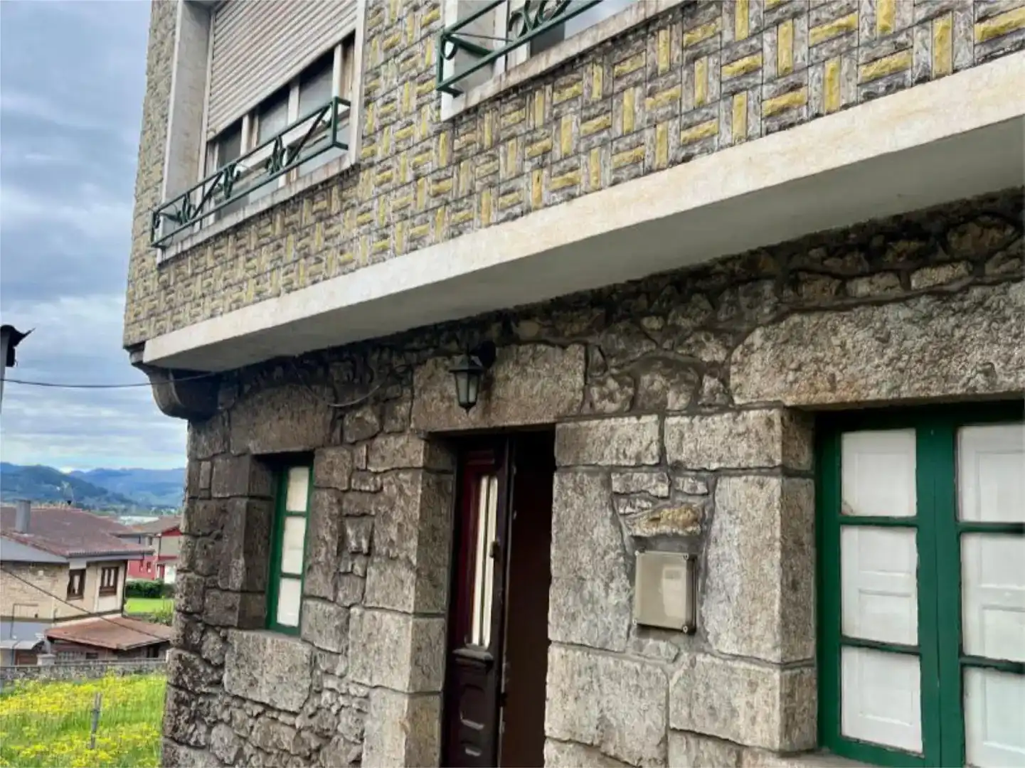 Vista exterior de Pis en venda en Camargo amb Jardí privat, Traster i Balcó