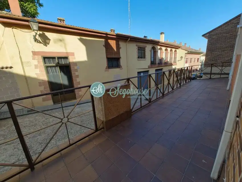 Vista exterior de Piso en venta en Bernuy de Porreros con Calefacción, Terraza y Trastero