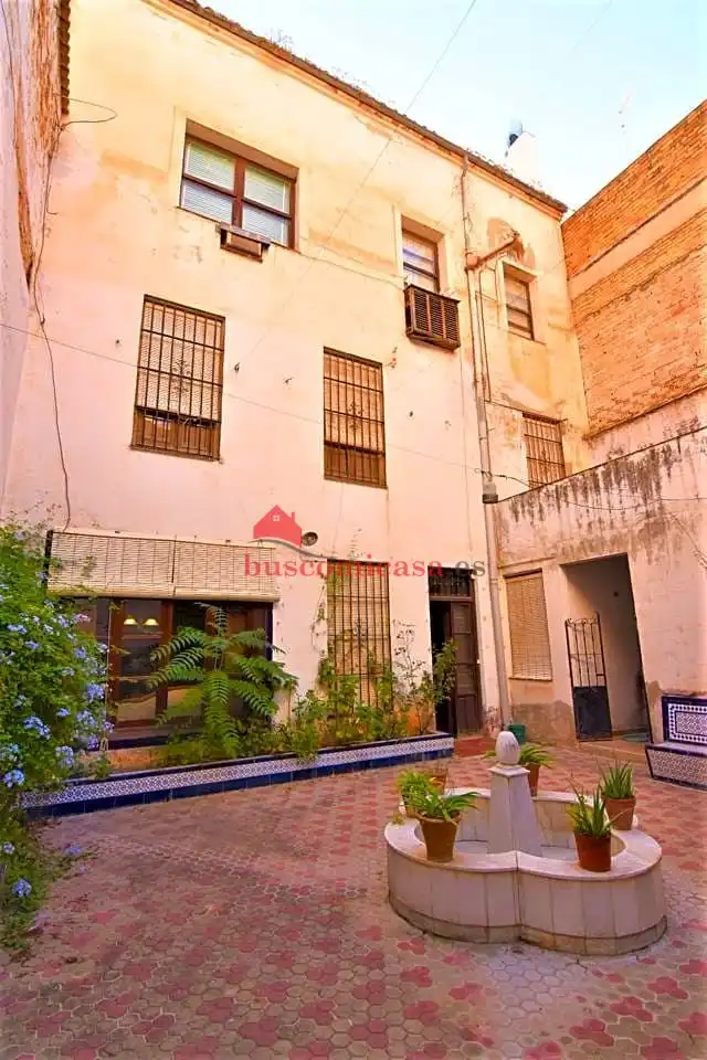 Vista exterior de Edificio en venta en Linares